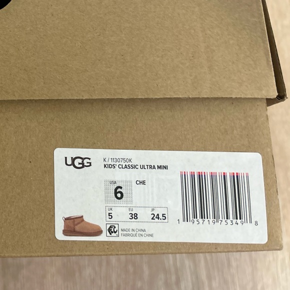 Kid’s UGG Size 6 (EU 38) Classic Ultra Mini in Chestnut - Picture 2 of 3